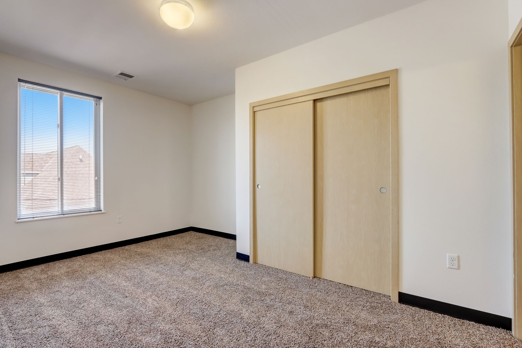 14813-web-or-mls-E Brown St 302-013.jpg